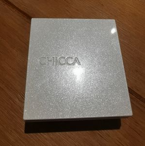 Chicca radiant nude pressed powder, brush included